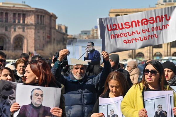 Ցուցարարների կոչերից մեկը գերիների հարցը հայ-ադրբեջանական բանակցությունների օրակարգում ընդգրկելն է - Sputnik Արմենիա