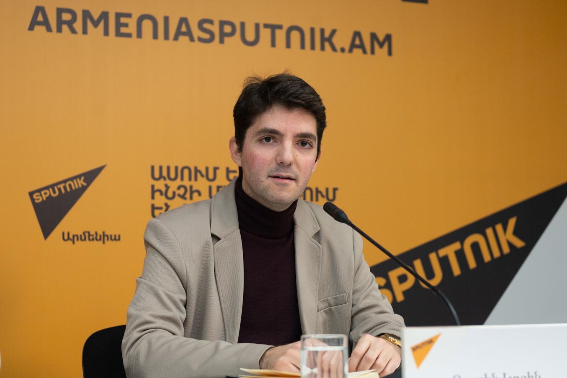 Пианист Рубен Козин на пресс-конференции по теме Как успешно продвигать армянскую музыкальную культуру на Западе (28 февраля 2025). Еревaн - Sputnik Արմենիա, 1920, 28.02.2025