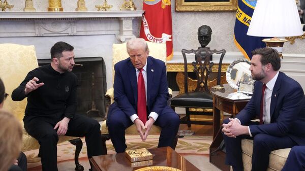 Президент США Дональд Трамп, вице-президент Венс и президент Украины Владимир Зеленский на встрече в Овальном кабинете Белого дома (28 февраля 2025). Вашингтон - Sputnik Армения