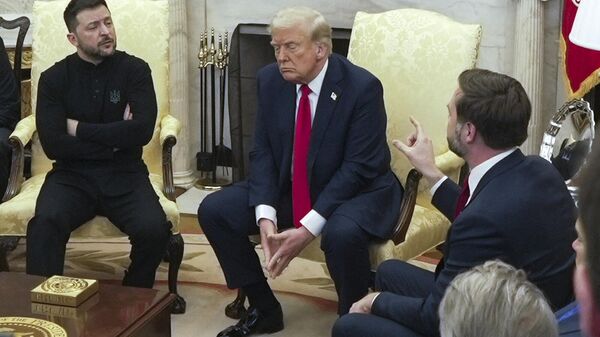 Президент США Дональд Трамп, вице-президент Венс и президент Украины Владимир Зеленский на встрече в Овальном кабинете Белого дома (28 февраля 2025). Вашингтон - Sputnik Армения