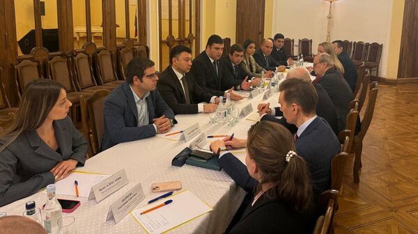 Эдуард Шармазанов в числе представителей РПА встретился с послом России Сергеем Копыркиным (5 марта 2025). Еревaн - Sputnik Армения