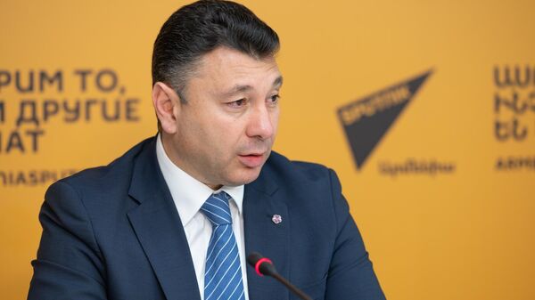 Эдуард Шармазанов на пресс-конференции (7 марта 2025). Ереван - Sputnik Армения