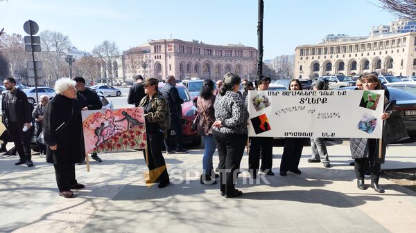 Акция матерей пропавших без вести военнослужащих на площади Свободы (8 марта 2025). Еревaн - Sputnik Армения