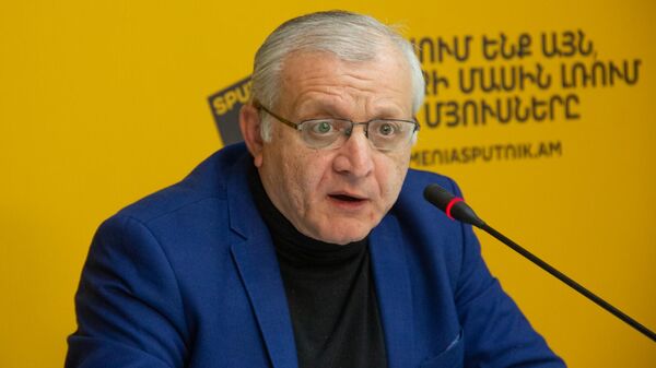 Лидер партии Демократическая альтернатива Сурен Суренянц на пресс-конференции (12 марта 2025). Еревaн - Sputnik Армения