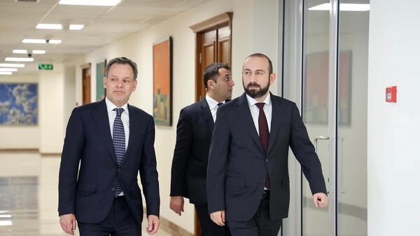 Встреча министров иностранных дел Армении и Нидерландов Арарата Мирзояна и Каспара Вельдкампа в расширенном формате (12 марта 2025). Еревaн - Sputnik Армения