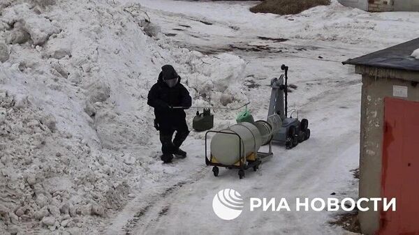 ФСБ показал видео задержания россиянина, который по заданию украинских спецслужб намеревался прислать по почте участникам СВО - Sputnik Արմենիա