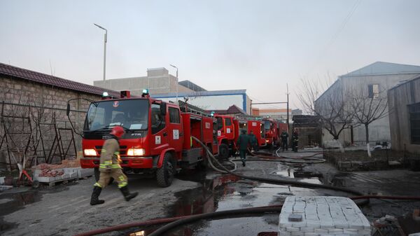 Երևանի «Վի-Էլ-Վի» խանութի հետնամասում հրդեհ է բռնկվել - Sputnik Արմենիա