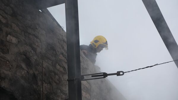 Пожарные расчеты на месте пожара в Ереване. Архивное фото Пожарные расчеты на месте пожара в Ереване. Архивное фото - Sputnik Армения