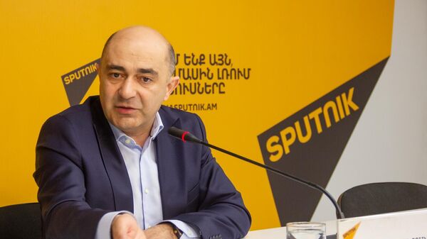 Лидер партии Просвещенная Армения Эдмон Марукян проводит пресс-конференцию (14 марта 2025). Еревaн - Sputnik Армения