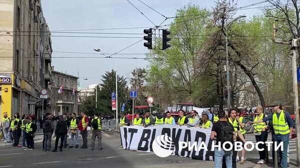 Протестующие в Белграде перекрыли улицы Кнеза Милоша и Короля Милана около администрации президента Сербии - Sputnik Արմենիա
