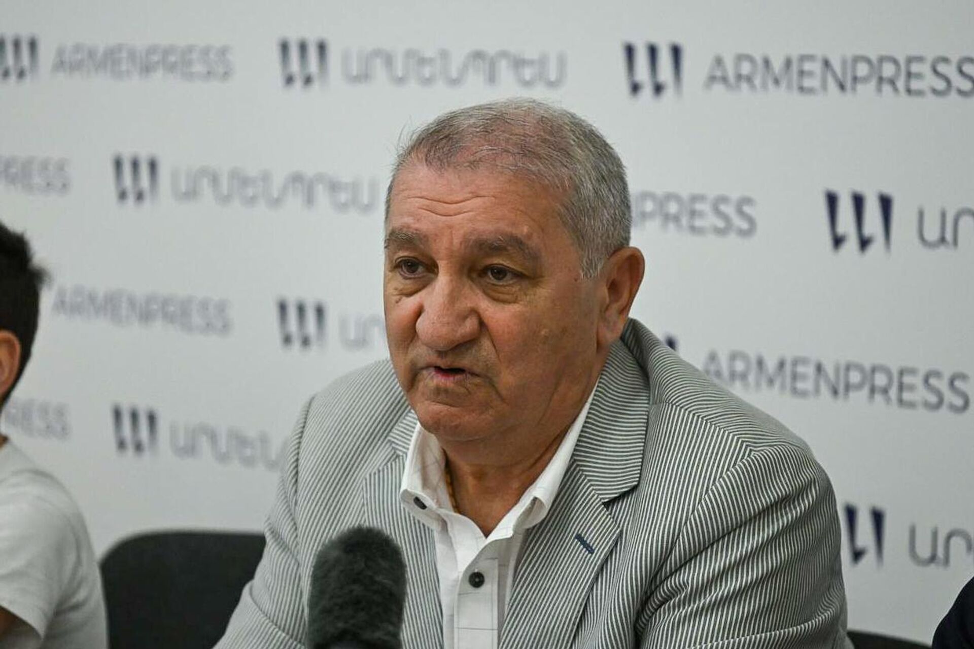 Председатель общественной организации Ассоциация богатырей Дюцазагирк Вардан Товмасян на пресс-конференции (17 марта 2025). Еревaн - Sputnik Արմենիա, 1920, 17.03.2025