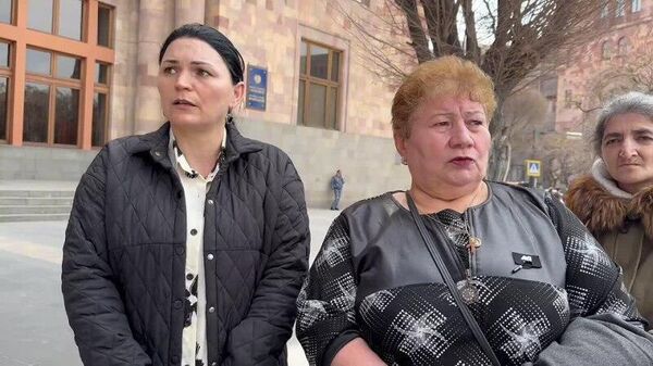 Պետական աջակցություն չստացած արցախցիները բողոքի ակցիա են անում կառավարության մոտ - Sputnik Արմենիա