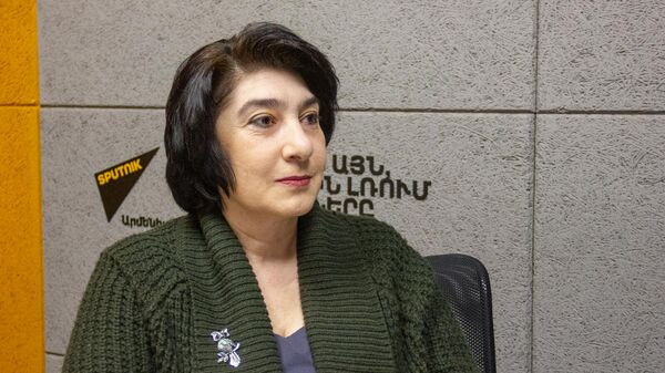 Чрезвычайный и полномочный посол РА, дипломат Дзюник Агаджанян в гостях радио Sputnik - Sputnik Армения