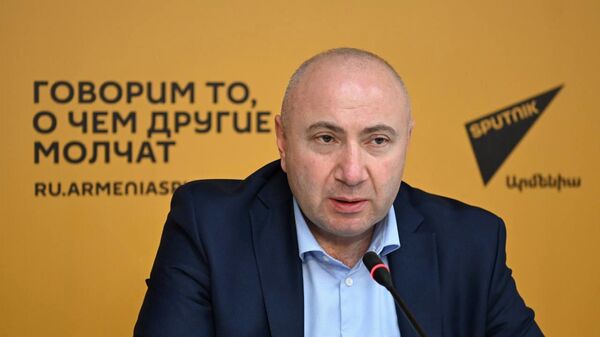 Андраник Теванян во время пресс-конференции (18 марта 2025). Еревaн - Sputnik Армения
