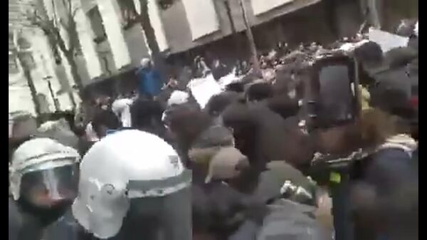 В Стамбуле начались акции протеста из-за задержания мэра Экрема Имамоглу - Sputnik Армения