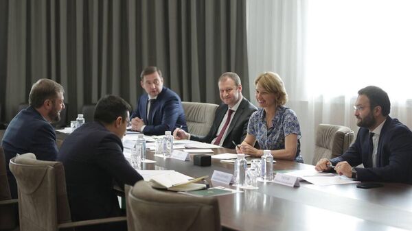 Министр экономики Геворг Папоян встретился с министром сельского хозяйства РФ Оксаной Лут (20 марта 2025). Москвa - Sputnik Армения