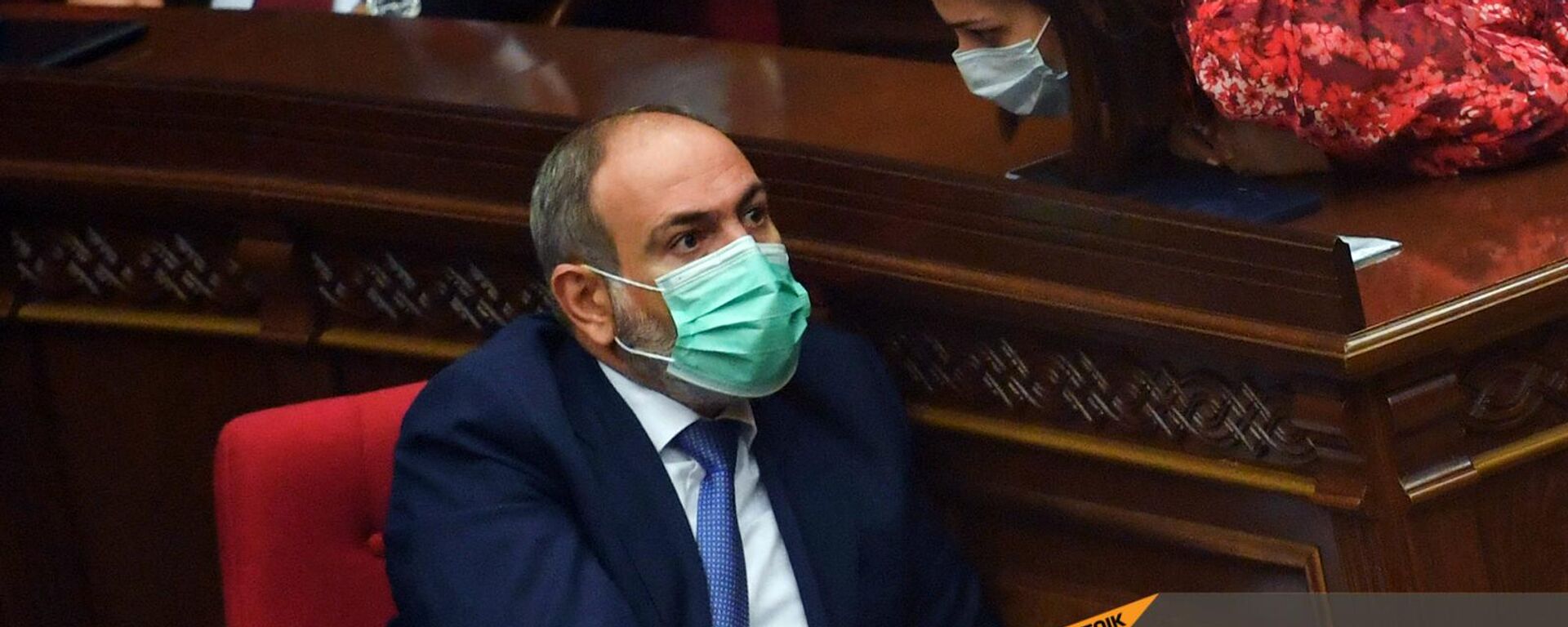 Премьер-министр Никол Пашинян беседует с Анаит Аванесян на заседании Парламента (26 августа 2021). Еревaн - Sputnik Армения, 1920, 15.09.2021