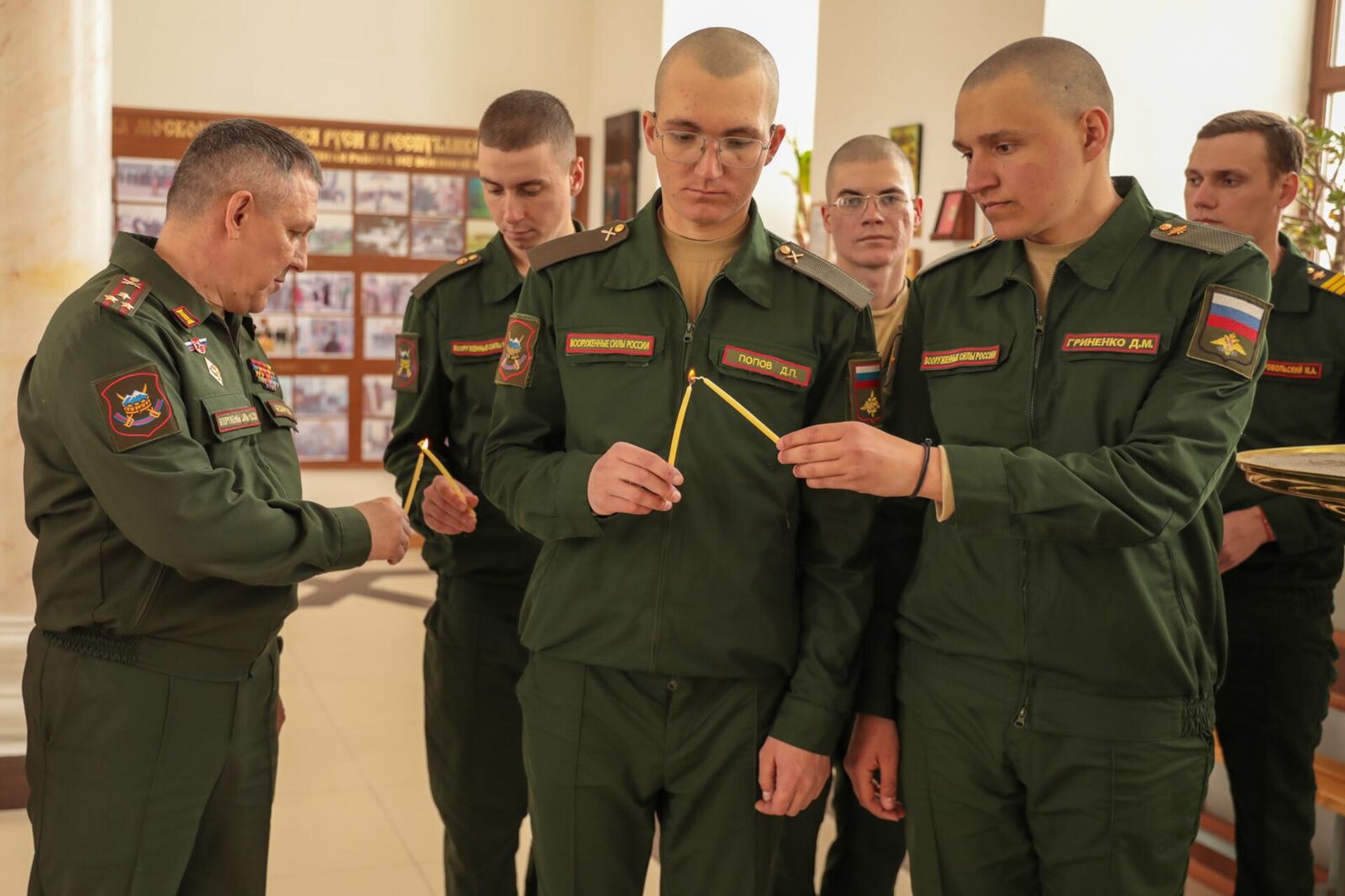 Военнослужащие 102 российской базы почтили память жертв теракта в Крокус Сити холле (22 марта 2025). Гюмри Военнослужащие 102 российской базы почтили память жертв теракта в Крокус Сити холле (22 марта 2025). Гюмри - Sputnik Армения, 1920, 22.03.2025