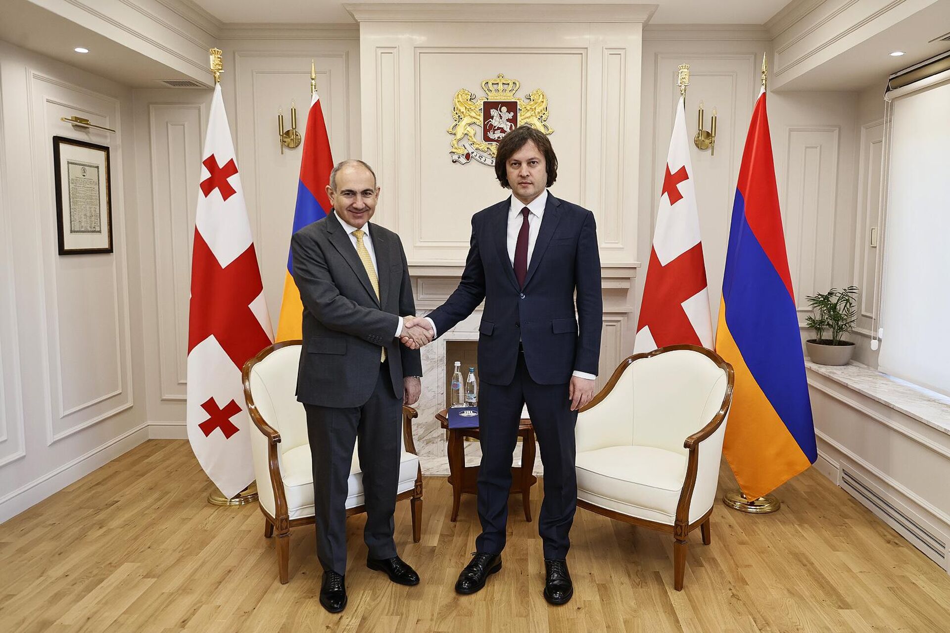 Премьер-министр Пашинян на встрече с премьер-министром Грузии Ираклием Кобахидзе (23 марта 2025). Тбилиси - Sputnik Армения, 1920, 23.03.2025