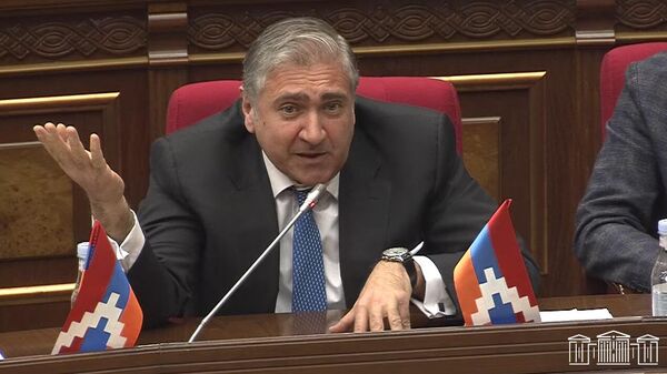 Депутат Артур Хачатрян на очередном заседании НС (26 марта 2025). Еревaн - Sputnik Армения