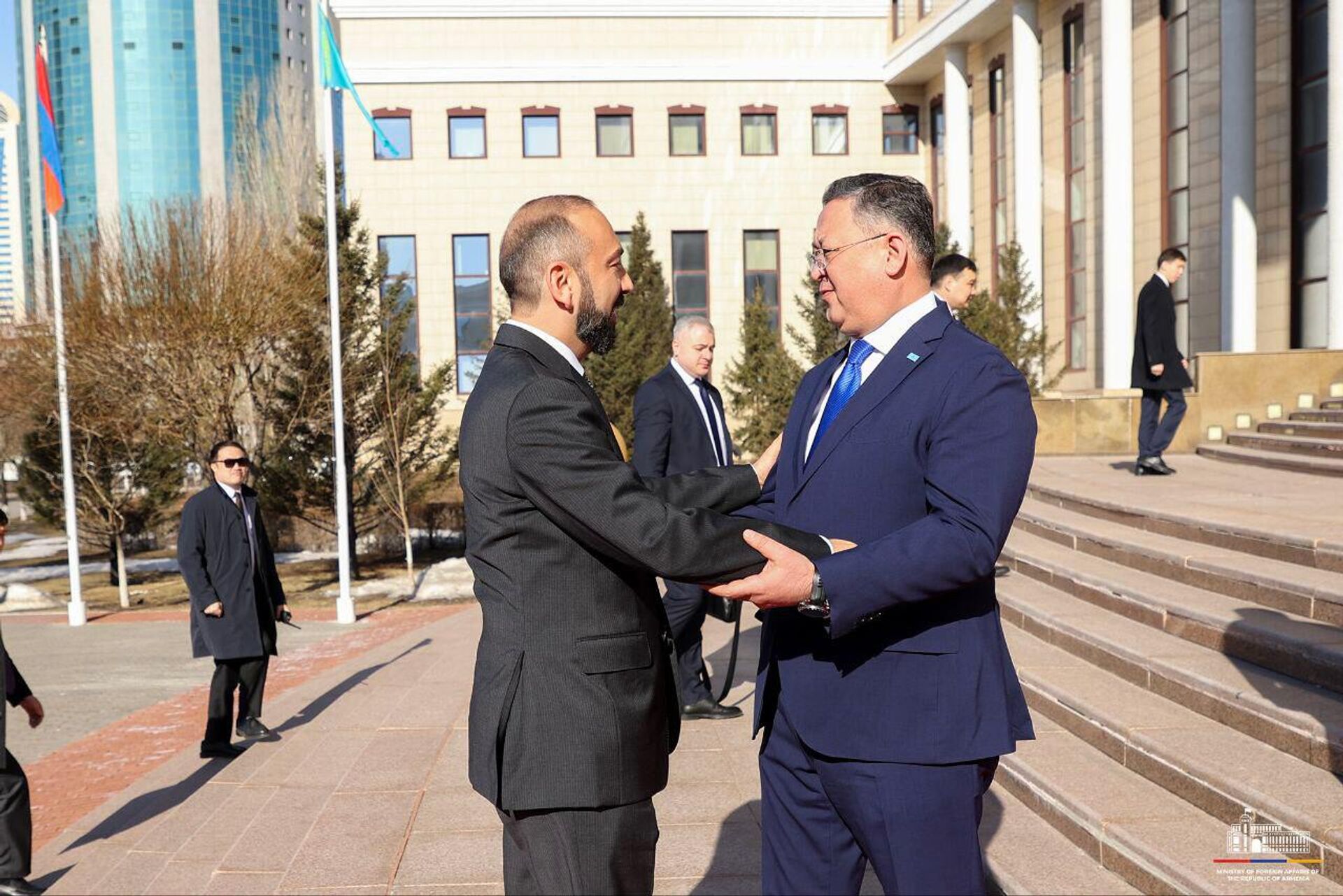 Встреча глав МИД Армении и Казахстана Арарата Мирзояна и Мурата Нуртлеу в формате тет-а-тет (27 марта 2025). Астана Встреча глав МИД Армении и Казахстана Арарата Мирзояна и Мурата Нуртлеу в формате тет-а-тет (27 марта 2025). Астана - Sputnik Արմենիա, 1920, 27.03.2025