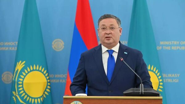 Глав МИД Казахстана Мурат Нуртлеу на совместной пресс-конференции с армянским коллегой (27 марта 2025). Астана - Sputnik Армения