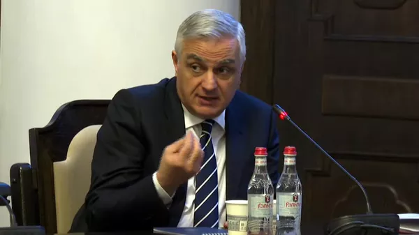 Вице-премьер Мгер Григорян на очередном заседании правительства (27 марта 2025). Еревaн - Sputnik Армения