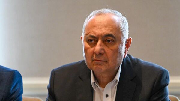 Армен Чарчян во время запуска инициативы Армянский дом (27 марта 2025). Еревaн - Sputnik Армения