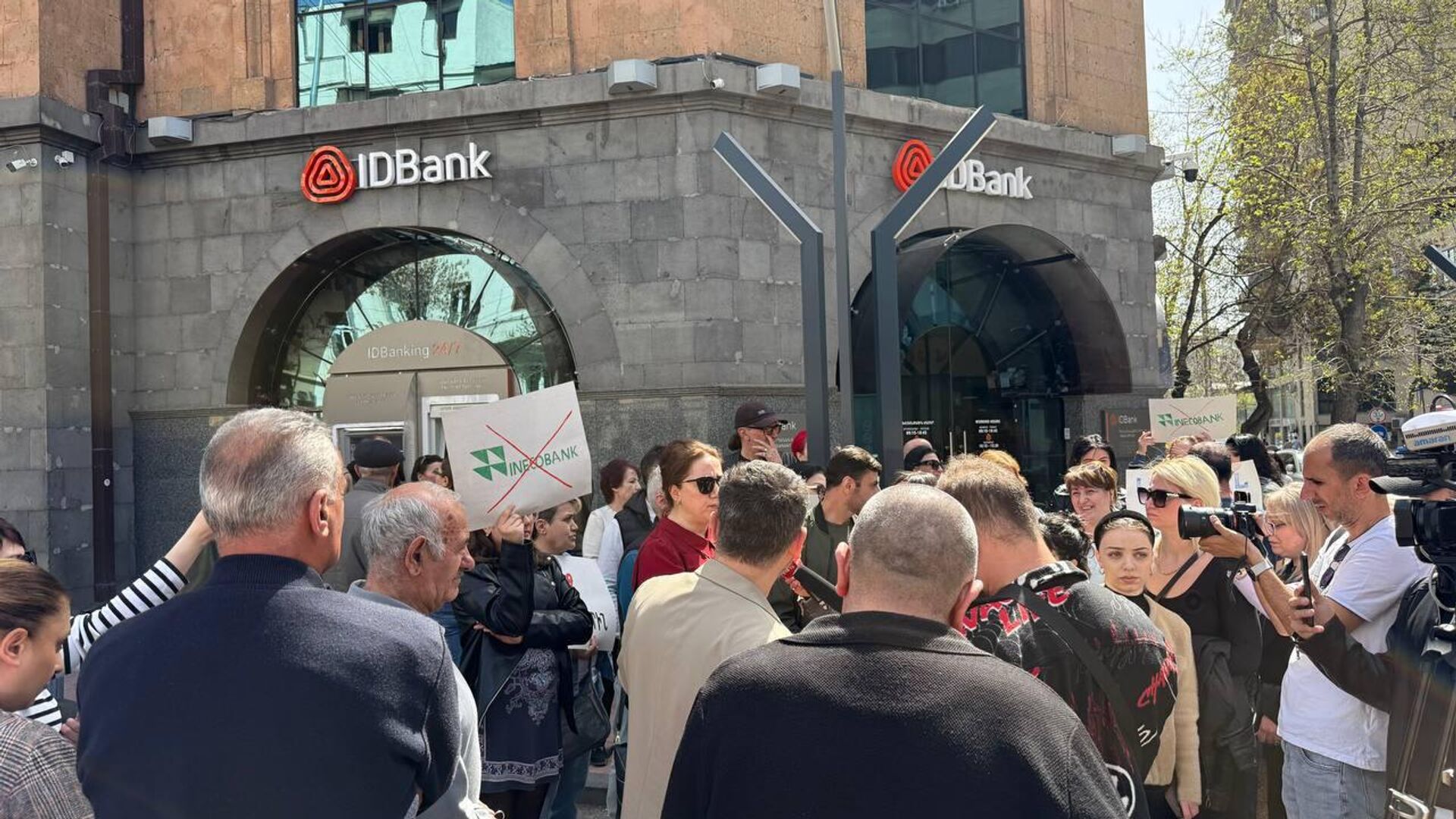 Բողոքի ակցիա «ID բանկի» մոտ Բողոքի ակցիա «ID բանկի» մոտ - Sputnik Արմենիա, 1920, 28.03.2025