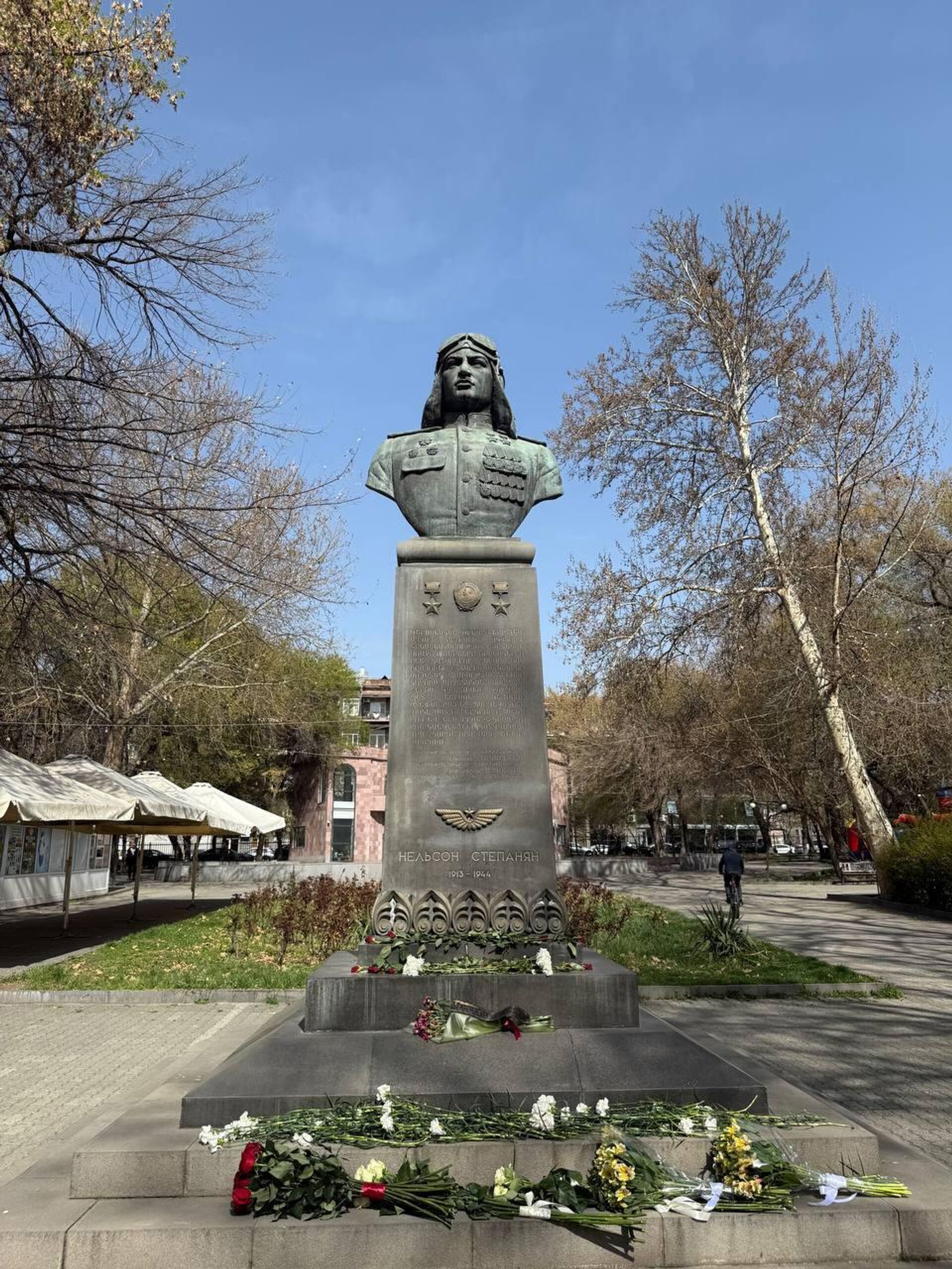 В Ереване почтили память дважды Героя Советского Союза Нельсона Степаняна В Ереване почтили память дважды Героя Советского Союза Нельсона Степаняна - Sputnik Արմենիա, 1920, 28.03.2025