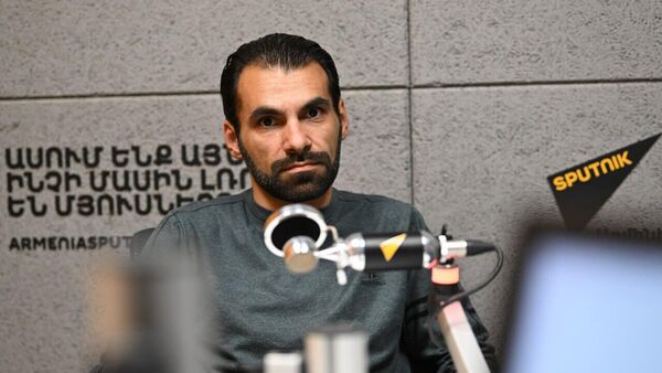Политолог Ара Погосян в гостях радио Sputnik Политолог Ара Погосян в гостях радио Sputnik - Sputnik Армения