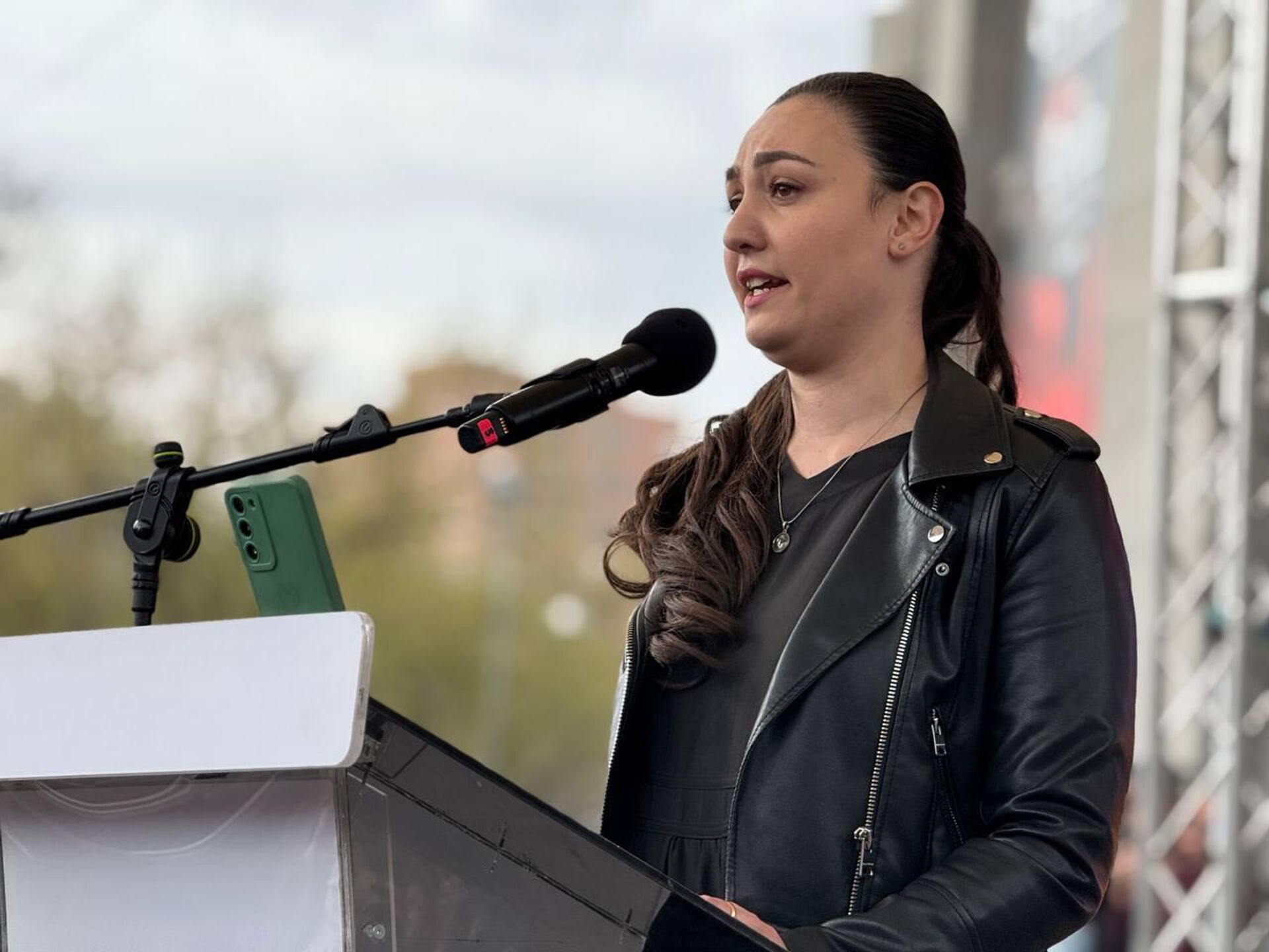 Татевик Хачатрян на митинге вынужденных переселенцев из Нагорного Карабаха (29 марта 2025). Еревaн Татевик Хачатрян на митинге вынужденных переселенцев из Нагорного Карабаха (29 марта 2025). Еревaн - Sputnik Армения, 1920, 29.03.2025