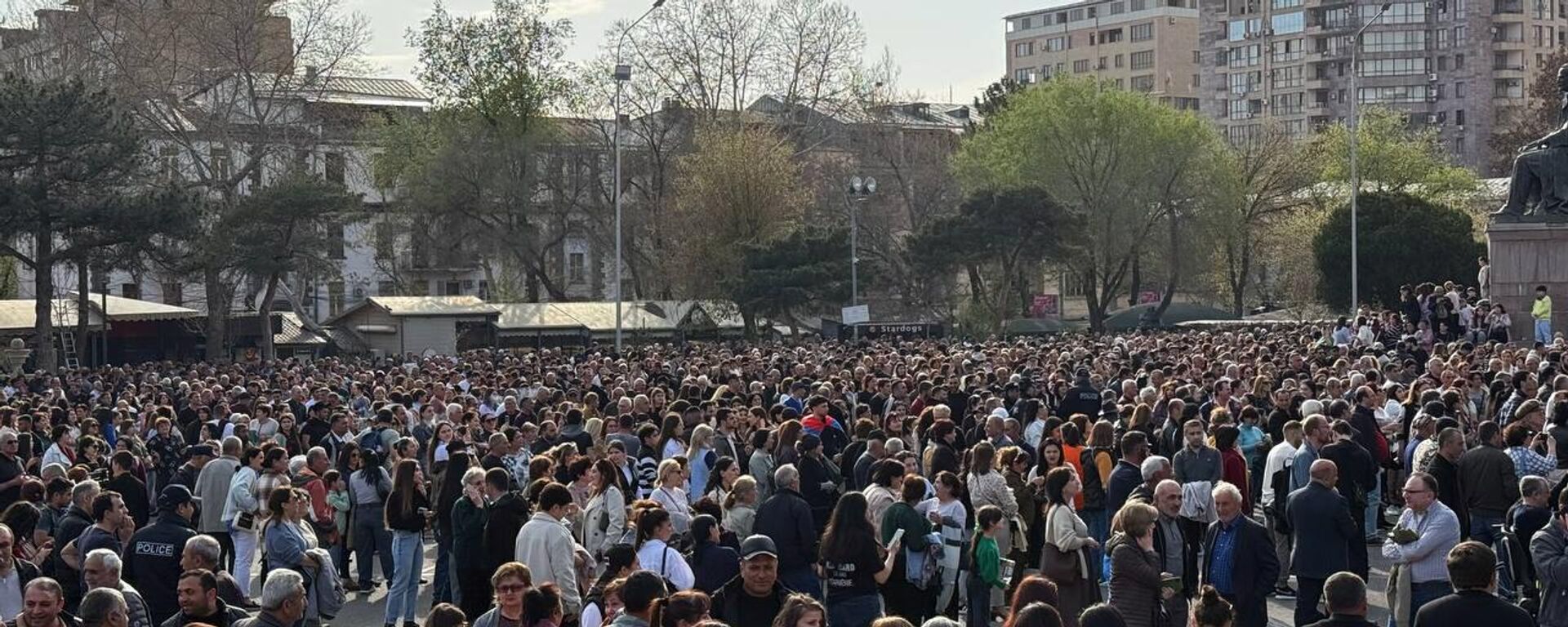 Митинг вынужденных переселенцев из Нагорного Карабаха на площади Свободы (29 марта 2025). Еревaн - Sputnik Армения, 1920, 01.04.2025