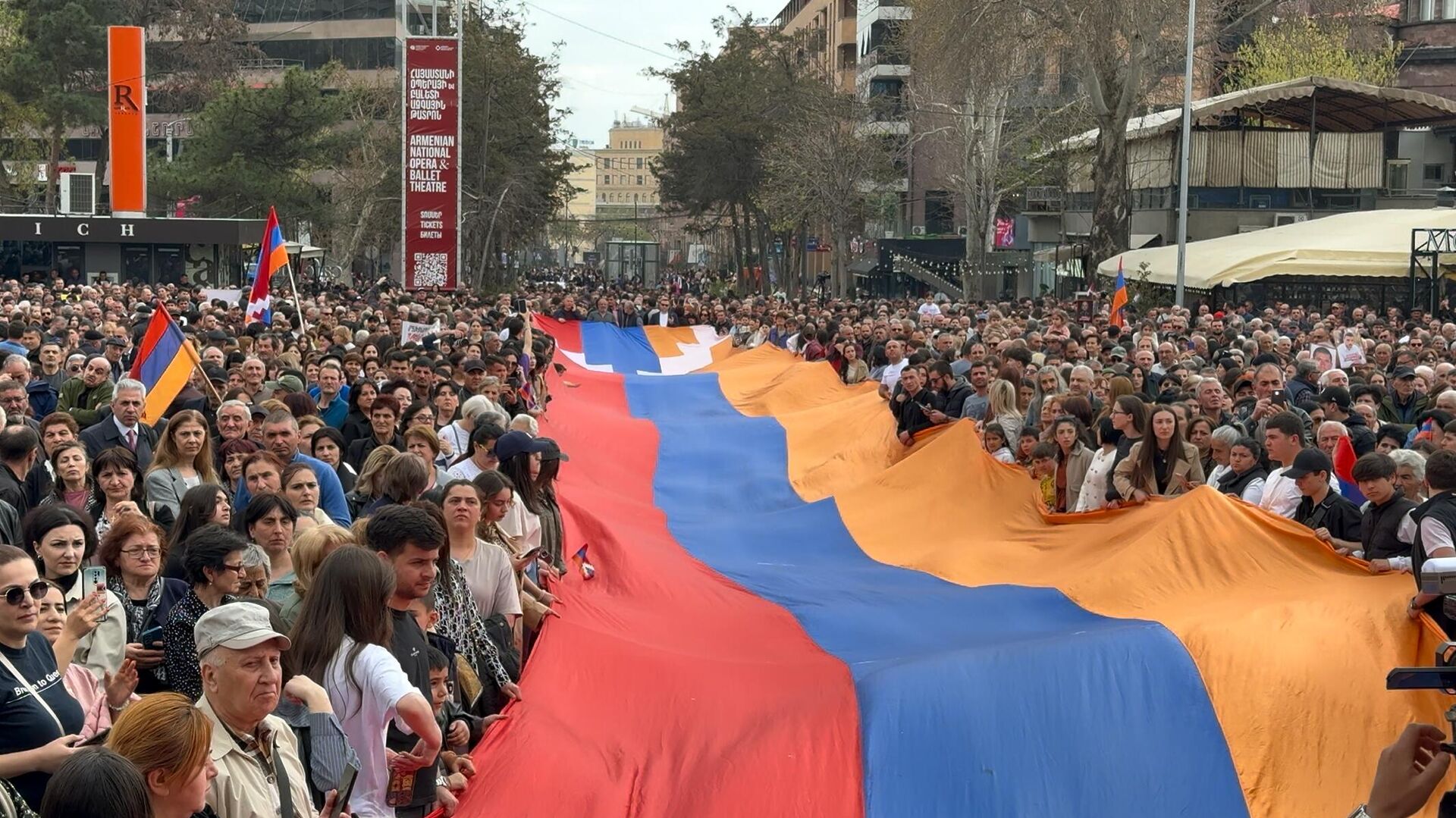 Митинг вынужденных переселенцев из Нагорного Карабаха на площади Свободы (29 марта 2025). Еревaн Митинг вынужденных переселенцев из Нагорного Карабаха на площади Свободы (29 марта 2025). Еревaн - Sputnik Армения, 1920, 29.03.2025