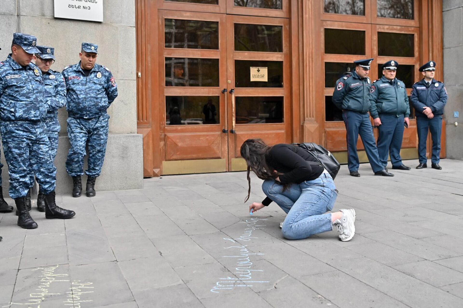 Акция протеста вынужденных переселенцев из Арцаха (31 марта 2025). Еревaн Акция протеста вынужденных переселенцев из Арцаха (31 марта 2025). Еревaн - Sputnik Армения, 1920, 31.03.2025