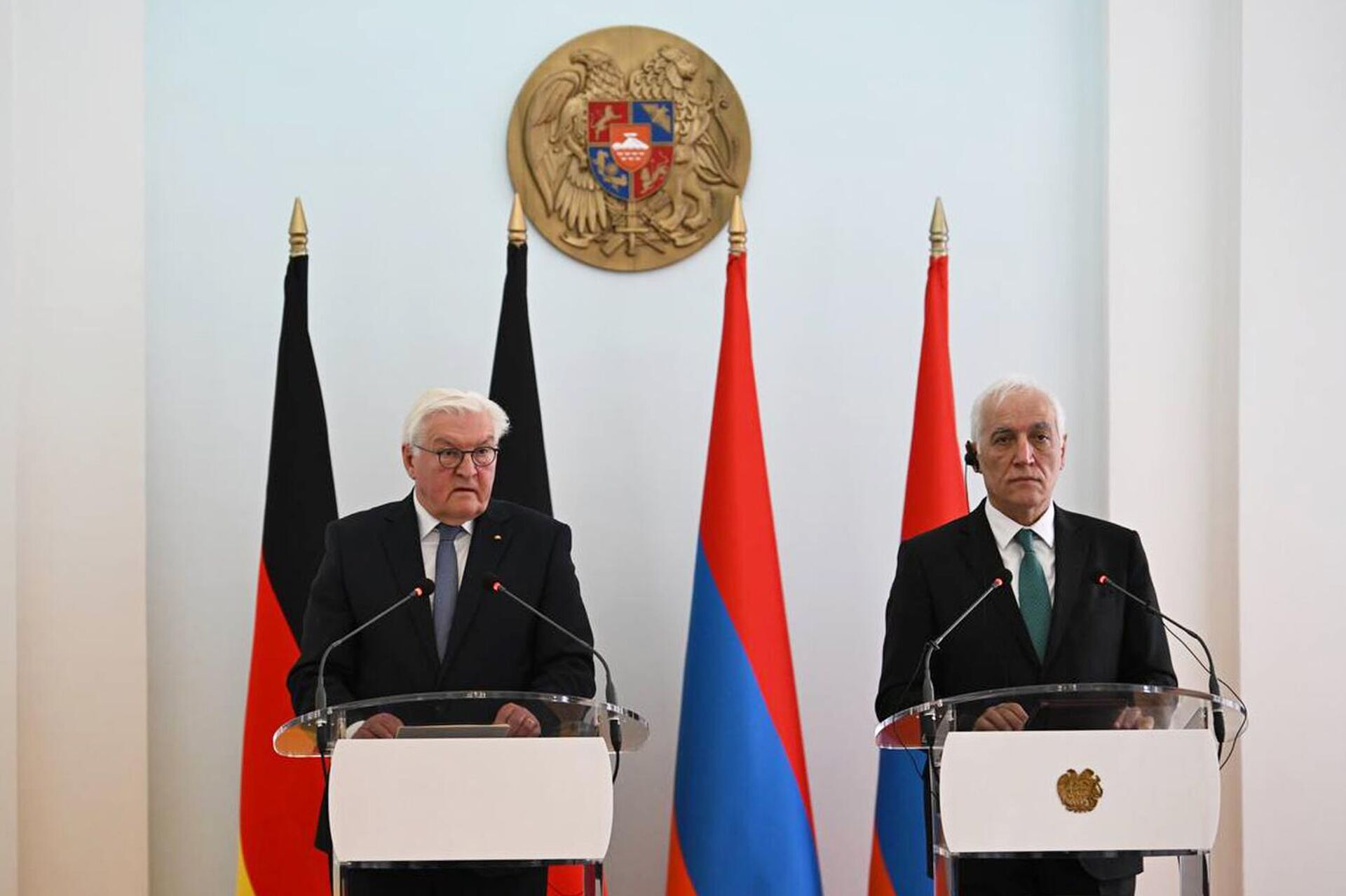 Президент Ваагн Хачатурян и президент Германии Вальтер Штайнмайер на пресс-конференции по итогам встречи (31 марта 2025). Еревaн Президент Ваагн Хачатурян и президент Германии Вальтер Штайнмайер на пресс-конференции по итогам встречи (31 марта 2025). Еревaн - Sputnik Արմենիա, 1920, 31.03.2025