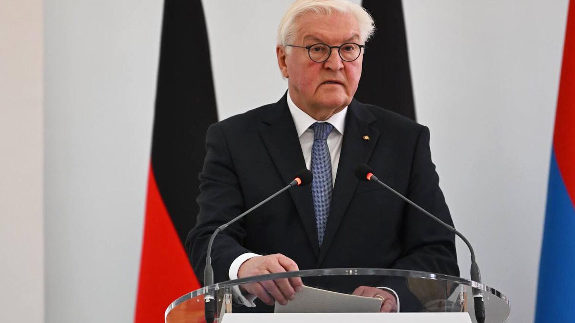 Президент Ваагн Хачатурян и президент Германии Вальтер Штайнмайер на пресс-конференции по итогам встречи (31 марта 2025). Еревaн Президент Ваагн Хачатурян и президент Германии Вальтер Штайнмайер на пресс-конференции по итогам встречи (31 марта 2025). Еревaн - Sputnik Армения, 1920, 31.03.2025