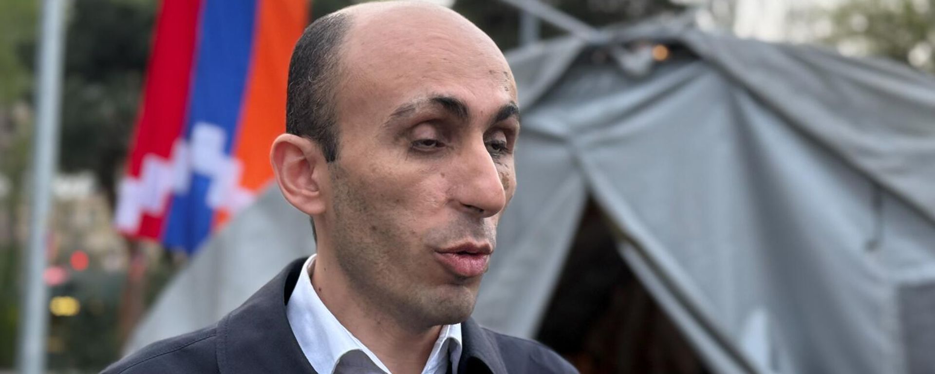 Артак Бегларян на площади Свободы во время акции Народ Арцаха имеет право на возвращение (1 апреля 2025). Еревaн - Sputnik Армения, 1920, 04.06.2026