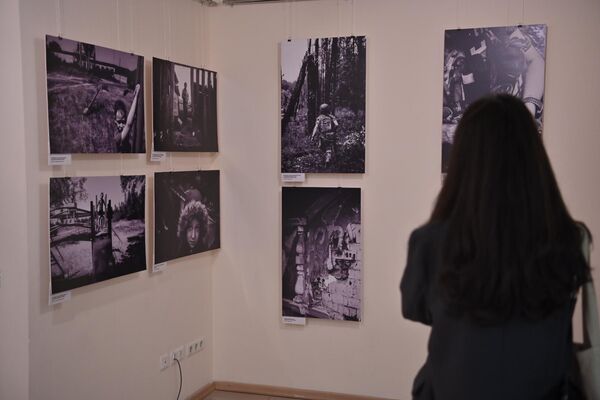 Открытие выставки Донбасс через объектив очевидца (1 апреля 2025). Еревaн Открытие выставки Донбасс через объектив очевидца (1 апреля 2025). Еревaн - Sputnik Армения