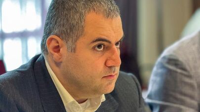 Грант Микаелян на экспертной дискуссии "Противостояние Восток – Запад, Украинское измерение. Сценарии будущего" (2 апреля 2025). Еревaн