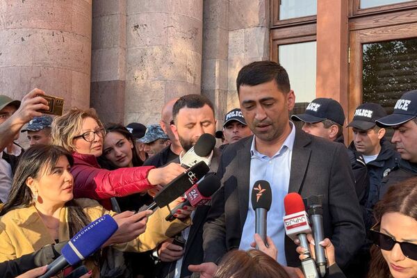 Տիգրան Խաչատրյանի հետ հանդիպած արցախցիներից մեկը - Sputnik Արմենիա