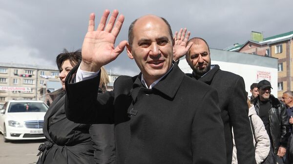 Мартун Григорян во время предвыборной агитации (25 марта 2025). Гюмри - Sputnik Армения