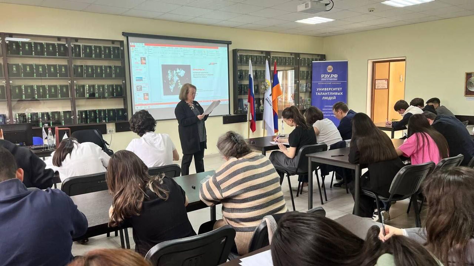 Ավելի քան 400 մարդ «Համընդհանուր թելադրություն» է գրել Հայաստանում Ավելի քան 400 մարդ «Համընդհանուր թելադրություն» է գրել Հայաստանում - Sputnik Արմենիա, 1920, 06.04.2025