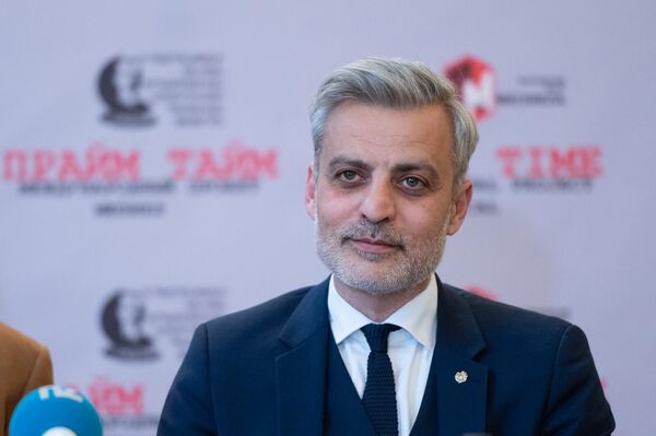 Даниил Даниелян на брифинге в Театре музыкальной комедии имени А. Пароняна (6 апреля 2025). Еревaн Даниил Даниелян на брифинге в Театре музыкальной комедии имени А. Пароняна (6 апреля 2025). Еревaн - Sputnik Армения