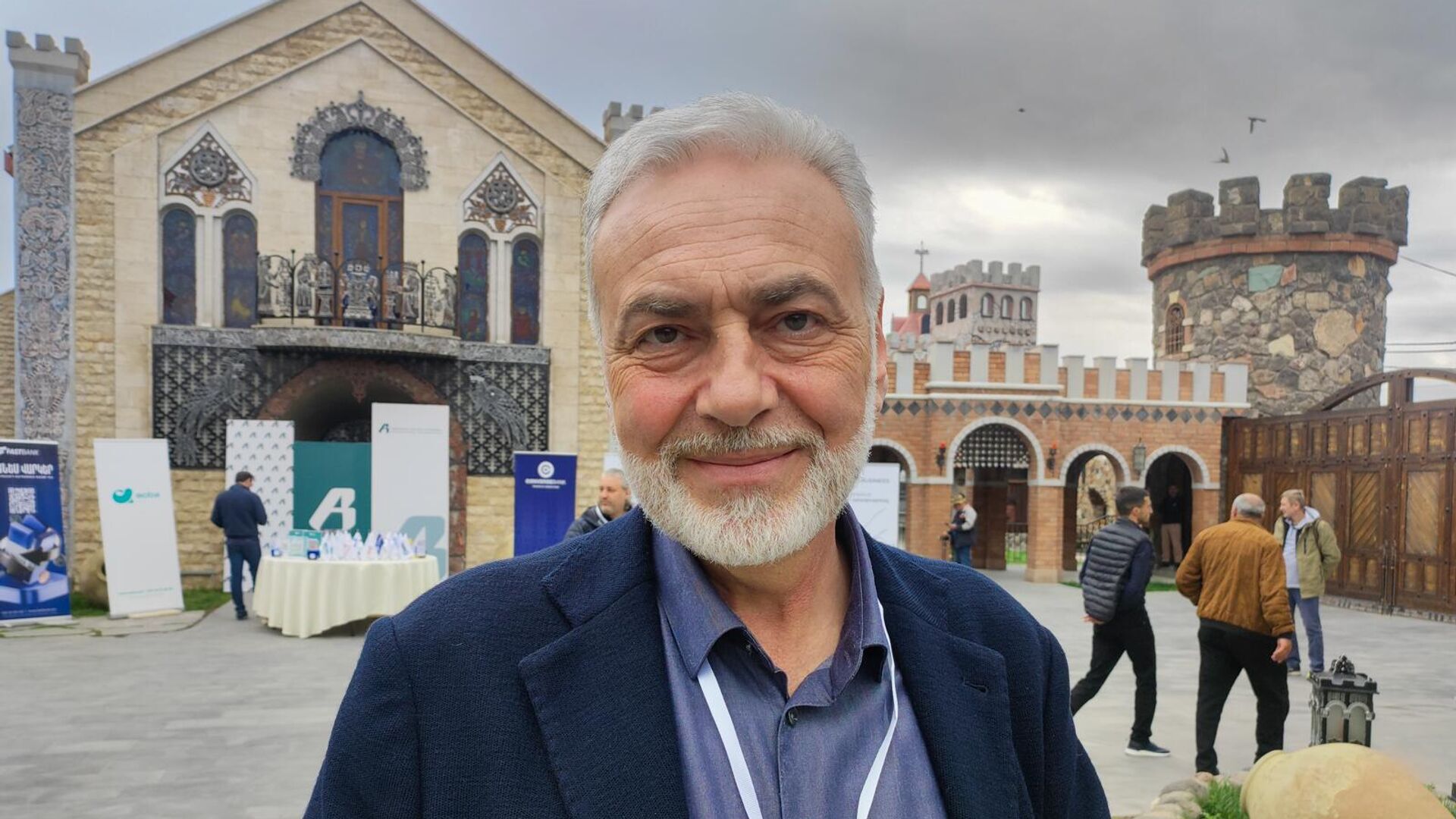 «Վան Արդի» գինու գործարանի հիմնադիր Վարուժան Մուրադյանը «Վան Արդի» գինու գործարանի հիմնադիր Վարուժան Մուրադյանը - Sputnik Արմենիա, 1920, 12.04.2025