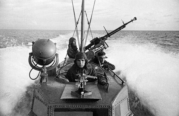 Моряки торпедного катера на выполнении боевого задания. Черноморский флот. - Sputnik Армения