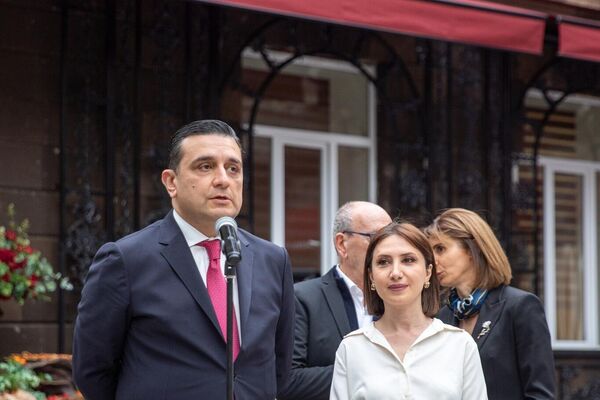Զինվորի տանը պուրակ–սրճարան է բացվել Զինվորի տանը պուրակ–սրճարան է բացվել - Sputnik Արմենիա