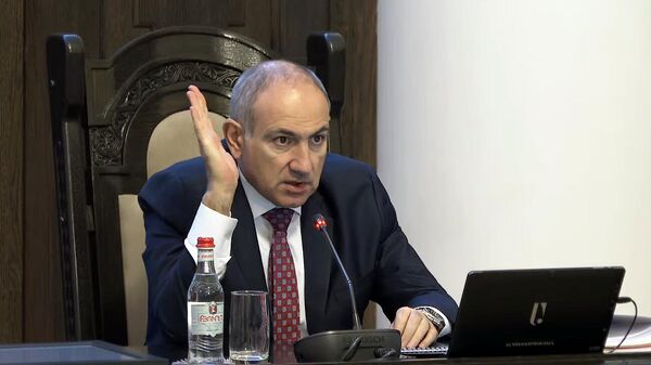 Премьер-министр Никол Пашинян на очередном заседании правительства (10 апреля 2025). Еревaн - Sputnik Армения