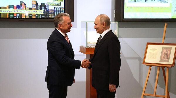 Президент РФ Владимир Путин и спецпосланник президента США по Ближнему Востоку Стивен Уиткофф во время встречи (11 апреля 2025). Санкт-Петербург - Sputnik Армения