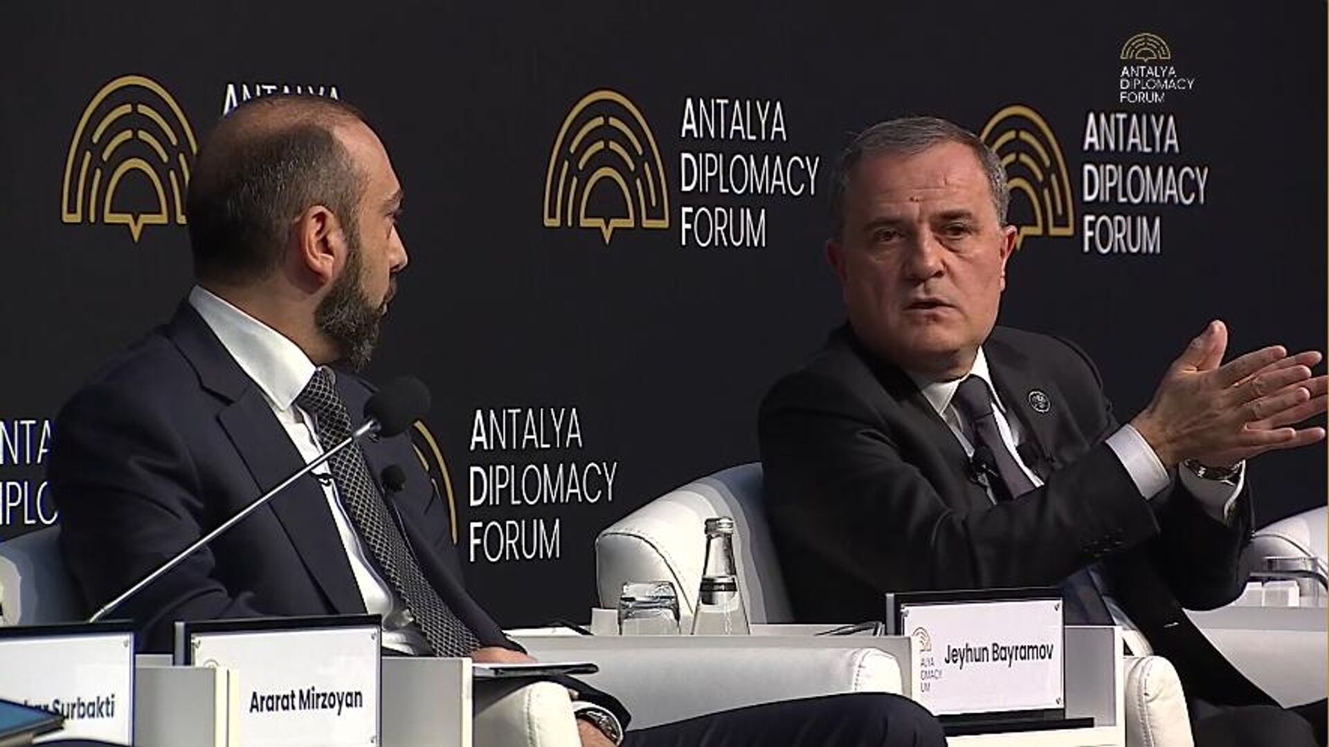 Главы МИД Армении и Азербайджана Арарат Мирзоян и Джейхун Байрамов на панельной дискуссии в рамках Анталийского дипломатического форума (12 апреля 2025). Анталья Главы МИД Армении и Азербайджана Арарат Мирзоян и Джейхун Байрамов на панельной дискуссии в рамках Анталийского дипломатического форума (12 апреля 2025). Анталья - Sputnik Արմենիա, 1920, 12.04.2025